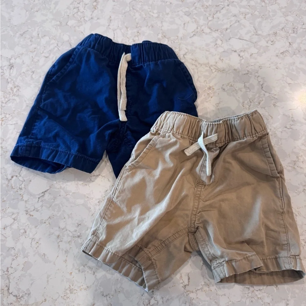 The Children's Place 2T Tan and Navy Shorts set